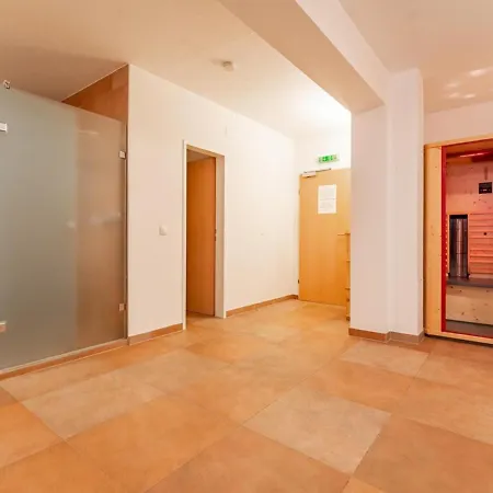 Vicky Large * 维尔德舍瑙